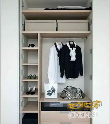 幾款整體衣柜設(shè)計內(nèi)部的方案,滿足你的收納欲
